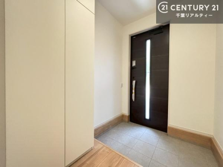 ���� �V���[�Y�{�b�N�X�t���Ȃ̂ŁA���ւ��Еt�����|�������₷���ł��I
�X�b�L���������ւŌ˂��J�����u�ԁA�������̂���S�n������Ԃ��o�}���Ă���܂��B
