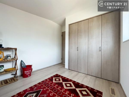 �m�� ���[�X�y�[�X�����Ă��܂��I�������X�b�L�����ڂ��鎖���ł��܂��ˁB
�Ƌ��I�΂Ȃ��V���v���ȃf�U�C���ׁ̈A�Ƌ��I�΂����C�ɓ���̋�ԍ�肪�ł������ł��ˁB