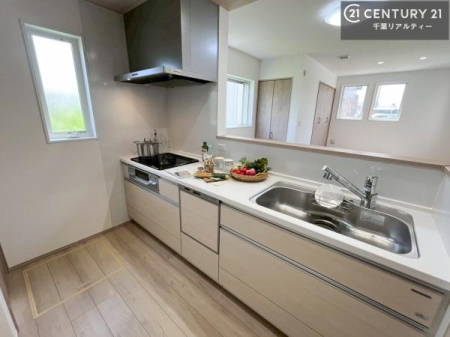 �L�b�`�� ��l�C�̑Ζʎ��V�X�e���L�b�`�����̗p���Ă��܂��I���Ƒ��̃R�~���j�P�[�V���������R�Ƒ�����݌v�ł��B
���q�l�ɂ��ڂ��͂��̂Ŋ������ł��ˁB���[�͂�����܂��I