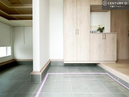 ���� ���֎��[���[�����Ă���̂ŁA���֎��肪�X�b�L���Еt�����q���ɌC�̒u����ɍ���܂���I