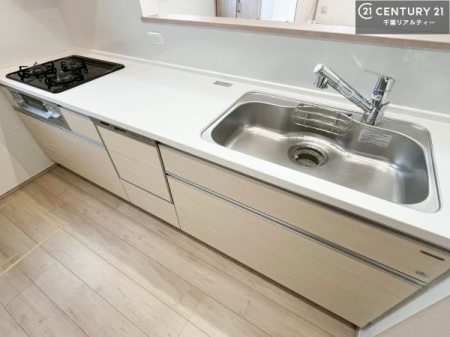 �L�b�`�� ��Ƃ肠�钲���X�y�[�X�ō�Ƃ����₷�����K�ȃL�b�`���ł��I
���q�l�ƈꏏ�ɂ��َq������y���߂�L�X�X�y�[�X�ł��B�y�����������ԂɂȂ肻���ł��ˁI