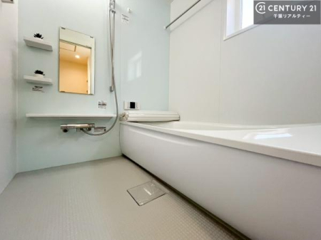 ���� �������������l�̕��͋C�̃o�X���[���́A�����o�Ă��ăo�X�^�C�����[���I
���d���撣���Ă��邲�J���ɂ��D�݂̓����̓����܂����āA�y����ł݂Ă͂������ł��傤���H