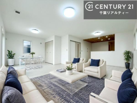 ���r���O �Ƌ��CG�p�[�X�ł��B��؂ȉƑ����W�܂邩�炱��LDK�ɂ͂�����肽���B
�q�����������C�ɏ΂��Ȃ��瑖�����Ă���p�����������u�L���Ƃɂ��ėǂ������v�Ǝv���u�Ԃł��B