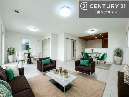 ���r���O �Ƌ��CG�p�[�X�ł��B��؂ȉƑ����W�܂邩�炱��LDK�ɂ͂�����肽���B
�q�����������C�ɏ΂��Ȃ��瑖�����Ă���p�����������u�L���Ƃɂ��ėǂ������v�Ǝv���u�Ԃł��B