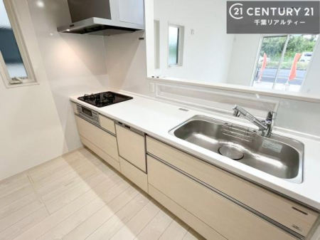 �L�b�`�� ��l�C�̑Ζʎ��V�X�e���L�b�`�����̗p���Ă��܂��I���Ƒ��̃R�~���j�P�[�V���������R�Ƒ�����݌v�ł��B
���q�l�ɂ��ڂ��͂��̂Ŋ������ł��ˁB���[�͂�����܂��I