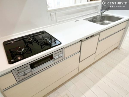 �L�b�`�� ��l�C�̑Ζʎ��V�X�e���L�b�`�����̗p���Ă��܂��I���Ƒ��̃R�~���j�P�[�V���������R�Ƒ�����݌v�ł��B
���q�l�ɂ��ڂ��͂��̂Ŋ������ł��ˁB���[�͂�����܂��I