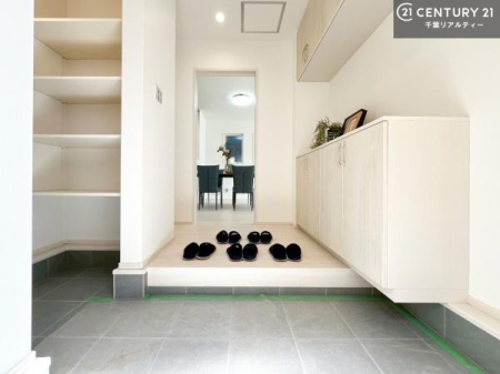 ���� ���ċA���Ă��Ă��A�������܁I�����������Ȃ�A�D�����}������Ă�����ԂɂȂ��Ă��܂��B
���邭��������錺�ւł��I�y�Ԏ��[�����Ă��܂��I