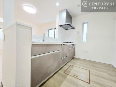 �L�b�`�� ���邢�����Ɗ��C��t���̃L�b�`���Ȃ̂ň��S���ăK�X���g�p�ł��܂��I
���ȏL�����ǂ��o���Ă���ĉq���I�ȃL�b�`�����ۂĂ܂��ˁI
