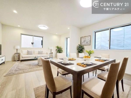 ���r���O �Ƌ��CG�p�[�X�ł��B��؂ȉƑ����W�܂邩�炱��LDK�ɂ͂�����肽���B
�q�����������C�ɏ΂��Ȃ��瑖�����Ă���p�����������u�L���Ƃɂ��ėǂ������v�Ǝv���u�Ԃł��B