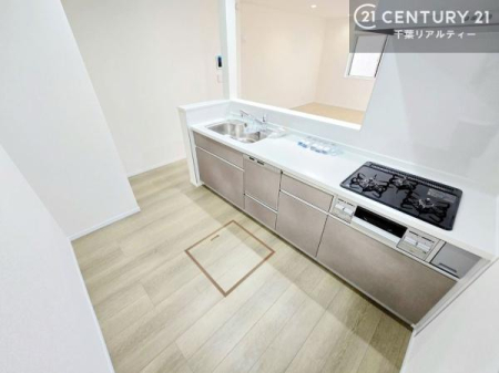 �L�b�`�� ��l�C�̑Ζʎ��V�X�e���L�b�`�����̗p���Ă��܂��I���Ƒ��̃R�~���j�P�[�V���������R�Ƒ�����݌v�ł��B
���q�l�ɂ��ڂ��͂��̂Ŋ������ł��ˁB�L�X�g���ĉ��K�ɍ�Ƃ��i�݂܂��B