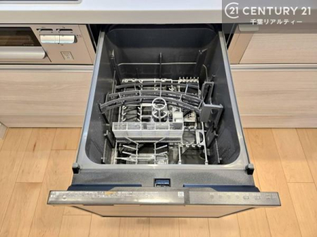 �L�b�`�� �H��@�t���̃L�b�`���ł��I�Z���������r��h�~�Ƃ��đ�ϊ��􂷂�֗��Ȏd�l�ł��I�r���g�C���Ȃ̂ŃL�b�`���̏ꏊ����炸�����X�y�[�X���L���g�����Ƃ��o���܂��I