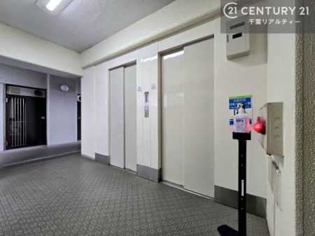 ���̑����p�� �G���x�[�^�[�����ŁA�����̈ړ����X���[�Y�B��K�ւ̃A�N�Z�X�����K�Ȃ��߁A���N�z�̕��⏬���Ȃ��q���܂����邲�ƒ�ɂ����S�ł��B���K���Ɨ��֐������˔������Z�܂��ł��B