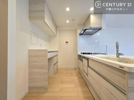 �L�b�`�� ��Ƃ����₷���V�X�e���L�b�`���ł��I���[����������t���Ă���̂ŁA�����X�y�[�X�ɕ���u���Ȃ��čςނ̂ŁA�L�X�g���āA���K�ɍ�Ƃ��ł��܂��I