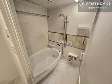 ���� �����̋�����Ԃɉ��s���𐶂ݏo���A�X�^�C���b�V���ȗ����B���邭�������̂���f�U�C���ŁA�����̃o�X�^�C�������ʂȂЂƂƂ��ɁB