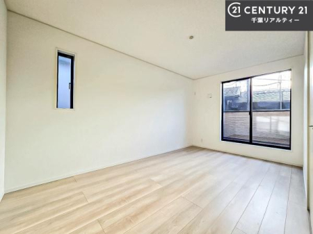 �m�� �o���R�j�[�ɖʂ��Ă���m���ł��B���邭�����肪����A���C����������ł��܂��I���N���āA�O�ɏo�Ĕw�L�т����[�ċz�����ǂ������}������邱�Ƃ��ł��܂��B