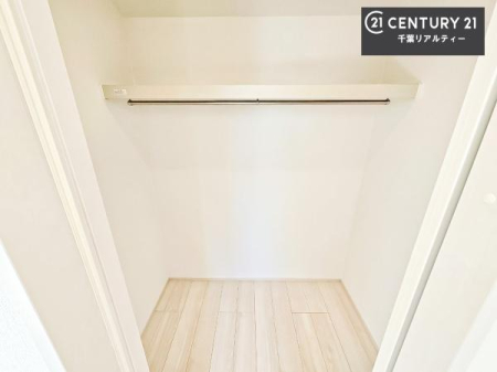 ���[ �E�H�[�N�C���N���[�[�b�g�t���ł��B��������̂��m���Ȃǂ����[���Ă��������ł��ˁI���ɂ���@�������ȂǋG�ߕ��̑傫�ȉƓd�����[�ł��܂��B