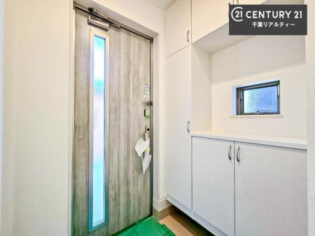 ���� �V���[�Y�{�b�N�X�t���Ȃ̂ŁA���ւ��Еt�����|�������₷���ł��I
�X�b�L���������ւŌ˂��J�����u�ԁA�������̂���S�n������Ԃ��o�}���Ă���܂��B
