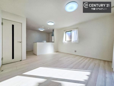 ���r���O �J�����̂���L�XLDK�I�\�t�@�[��_�C�j���O�e�[�u����u���Ă������ɂȂ�Ȃ��̂ŉ��K�ɉ߂����܂��I�R�~���j�P�[�V���������₷�����r���O�ł��I