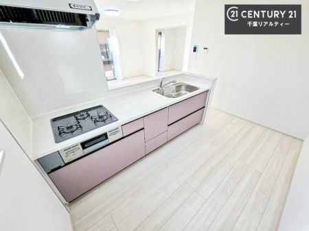 �L�b�`�� ��Ƃ肠�钲���X�y�[�X�ō�Ƃ����₷�����K�ȃL�b�`���ł��I
���q�l�ƈꏏ�ɂ��َq������y���߂�L�X�X�y�[�X�ł��B�y�����������ԂɂȂ肻���ł��ˁI