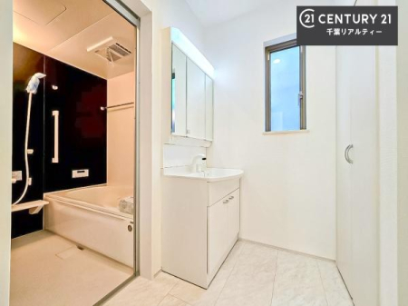 ���ʑ�E���ʏ� �O�ʋ��d�l�̐��ʏ��́A�g�����Ȃ݂����₷������I���͎��[�ɂȂ��Ă��܂��B�h���C���[�₨���ϓ����Еt������̂Ő��ʑ������X�b�L���ƌ����邱�Ƃ��o���܂��I