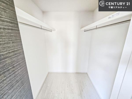 ���[ �E�H�[�N�C���N���[�[�b�g�t���ł��B��������̂��m���Ȃǂ����[���Ă��������ł��ˁI���ɂ���@�������ȂǋG�ߕ��̑傫�ȉƓd�����[�ł��܂��B