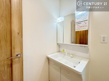 ���ʑ�E���ʏ� �O�ʋ��d�l�̐��ʏ��́A�g�����Ȃ݂����₷������I���͎��[�ɂȂ��Ă��܂��B�h���C���[�₨���ϓ����Еt������̂Ő��ʑ������X�b�L���ƌ����邱�Ƃ��o���܂��I