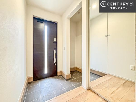 ���� �V���[�Y�{�b�N�X�t���Ȃ̂ŁA���ւ��Еt�����|�������₷���ł��I
�X�b�L���������ւŌ˂��J�����u�ԁA�������̂���S�n������Ԃ��o�}���Ă���܂��B
