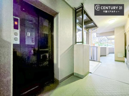 ���̑����p�� �G���x�[�^�[�����ŁA�����̈ړ����X���[�Y�B��K�ւ̃A�N�Z�X�����K�Ȃ��߁A���N�z�̕��⏬���Ȃ��q���܂����邲�ƒ�ɂ����S�ł��B���K���Ɨ��֐������˔������Z�܂��ł��B