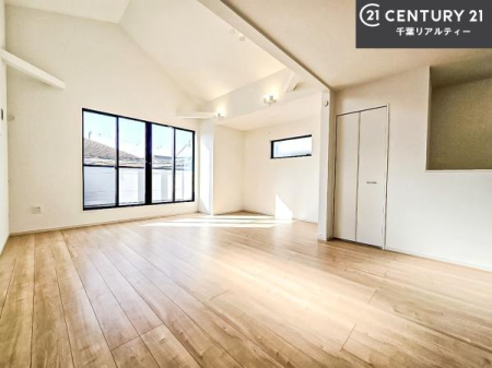 ���r���O �D�����z���܂肪���r���O����ł���ċ��S�n�̗ǂ���Ԃ����o���Ă���܂��I
���났�̎��Ԃ��߂����܂��I