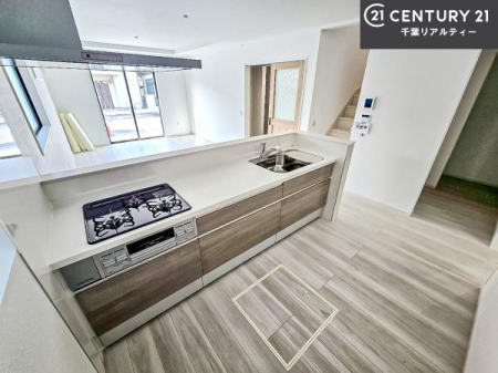 �L�b�`�� ��Ƃ肠�钲���X�y�[�X�ō�Ƃ����₷�����K�ȃL�b�`���ł��I
���q�l�ƈꏏ�ɂ��َq������y���߂�L�X�X�y�[�X�ł��B�y�����������ԂɂȂ肻���ł��ˁI