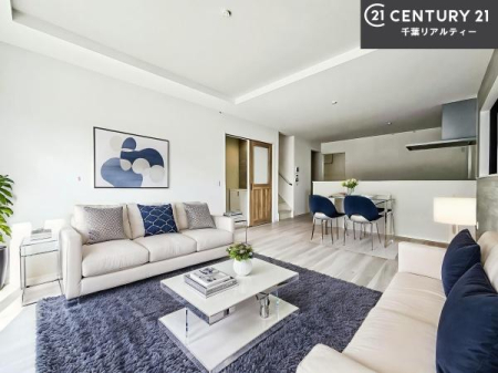 ���r���O �Ƌ��CG�p�[�X�ł��B��؂ȉƑ����W�܂邩�炱��LDK�ɂ͂�����肽���B
�q�����������C�ɏ΂��Ȃ��瑖�����Ă���p�����������u�L���Ƃɂ��ėǂ������v�Ǝv���u�Ԃł��B