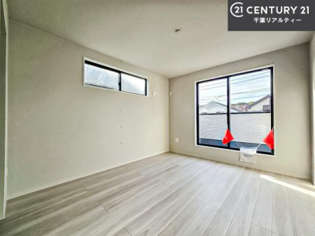 �m�� �o���R�j�[�ɖʂ��Ă���m���ł��B���邭�����肪����A���C����������ł��܂��I���N���āA�O�ɏo�Ĕw�L�т����[�ċz�����ǂ������}������邱�Ƃ��ł��܂��B