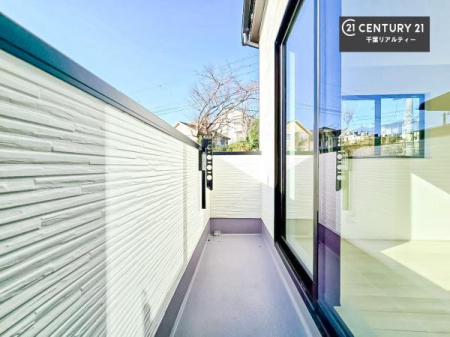 �o���R�j�[ �z�����ӂ�������o���R�j�[�́A�L�X�Ƃ��Ă���A���󕨂������悭���������łȂ��A�A������Ă���A�Ǐ���e�B�[�^�C�����y���ތe���̏�Ƃ��Ă��������߂ł��B