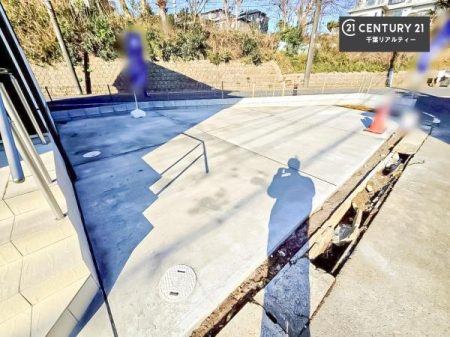 ���ԏ� ���ԃX�y�[�X��3�䕪(�Ԏ�ɂ��)����܂��I�Z�J���h�J�[�͂������A�o�C�N�⎩�]�ԂȂǂ��u���ꏊ�ɍ���܂���B