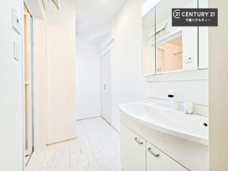 ���ʑ�E���ʏ� �O�ʋ��d�l�̐��ʏ��́A�g�����Ȃ݂����₷������I���͎��[�ɂȂ��Ă��܂��B�h���C���[�₨���ϓ����Еt������̂Ő��ʑ������X�b�L���ƌ����邱�Ƃ��o���܂��I