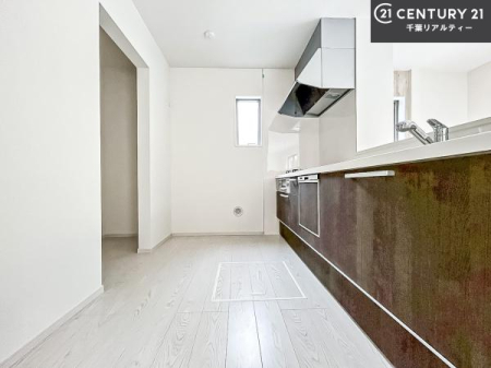 �L�b�`�� ��Ƃ肠�钲���X�y�[�X�ō�Ƃ����₷�����K�ȃL�b�`���ł��I
���q�l�ƈꏏ�ɂ��َq������y���߂�L�X�X�y�[�X�ł��B�y�����������ԂɂȂ肻���ł��ˁI