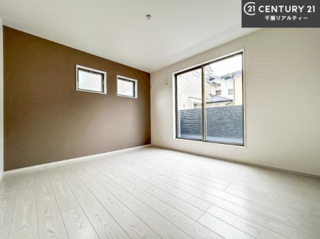 �m�� �o���R�j�[�ɖʂ��Ă���m���ł��B���邭�����肪����A���C����������ł��܂��I���N���āA�O�ɏo�Ĕw�L�т����[�ċz�����ǂ������}������邱�Ƃ��o�������ł��ˁI