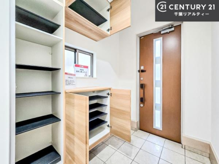 ���� �V���[�Y�{�b�N�X�t���Ȃ̂ŁA���ւ��Еt�����|�������₷���ł��I
�X�b�L���������ւŌ˂��J�����u�ԁA�������̂���S�n������Ԃ��o�}���Ă���܂��B
