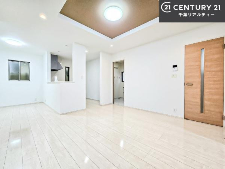 ���r���O �S�n�ǂ����r���O�͉Ƒ������R�ƏW�܂�܂��B�Ƒ��c�R�̎��Ԃ����������ł��B���Ƒ��ƁA����w�[���������Ԃ��߂��������ł��ˁB���邭�J���I�ȋ�Ԃł��B