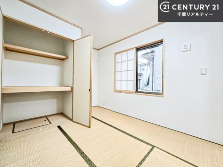 ���r���O -