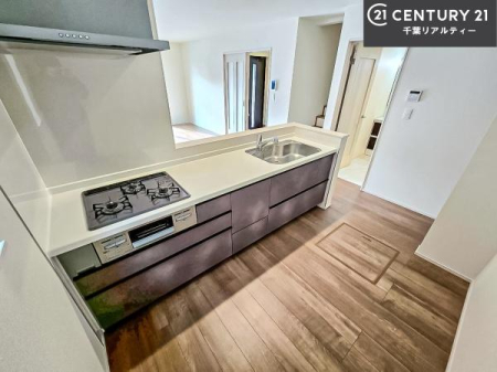 �L�b�`�� ��Ƃ肠�钲���X�y�[�X�ō�Ƃ����₷�����K�ȃL�b�`���ł��I
���q�l�ƈꏏ�ɂ��َq������y���߂�L�X�X�y�[�X�ł��B�y�����������ԂɂȂ肻���ł��ˁI