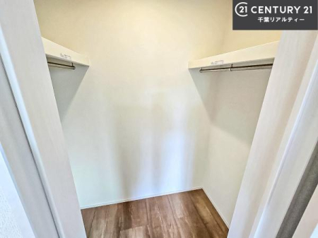 ���[ �E�H�[�N�C���N���[�[�b�g�t���ł��B��������̂��m���Ȃǂ����[���Ă��������ł��ˁI���ɂ���@�������ȂǋG�ߕ��̑傫�ȉƓd�����[�ł��܂��B