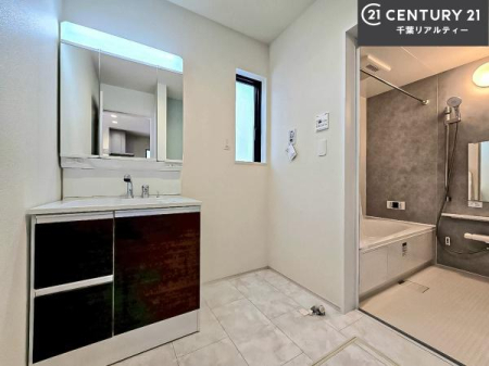 ���ʑ�E���ʏ� �����̂������ʏ��́A���ƕ�������₷���A���ł����K�ɂ��g�����������܂��B�O�ʋ��Ŏg�����肪�ǂ��A�������[�������Ă���܂��̂ŁA���p�i��X�L���P�A�p�i���������萮���ł��܂��B