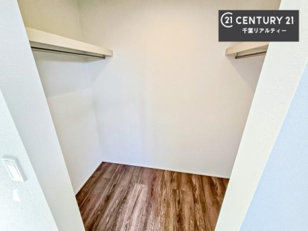 ���[ �E�H�[�N�C���N���[�[�b�g�t���ł��B��������̂��m���Ȃǂ����[���Ă��������ł��ˁI���ɂ���@�������ȂǋG�ߕ��̑傫�ȉƓd�����[�ł��܂��B