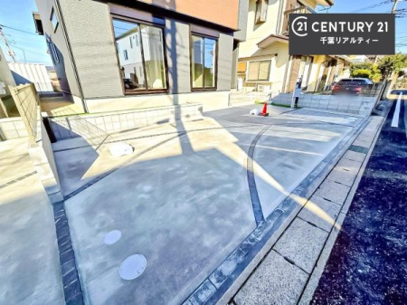 ���ԏ� ���ԃX�y�[�X��3�䕪(�Ԏ�ɂ��)����܂��I�Z�J���h�J�[�͂������A�o�C�N�⎩�]�ԂȂǂ��u���ꏊ�ɍ���܂���B