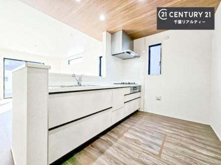 �L�b�`�� ��Ƃ肠�钲���X�y�[�X�ō�Ƃ����₷�����K�ȃL�b�`���ł��I
���q�l�ƈꏏ�ɂ��َq������y���߂�L�X�X�y�[�X�ł��B�y�����������ԂɂȂ肻���ł��ˁI