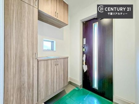 ���� �V���[�Y�{�b�N�X�t���Ȃ̂ŁA���ւ��Еt�����|�������₷���ł��I
�X�b�L���������ւŌ˂��J�����u�ԁA�������̂���S�n������Ԃ��o�}���Ă���܂��B