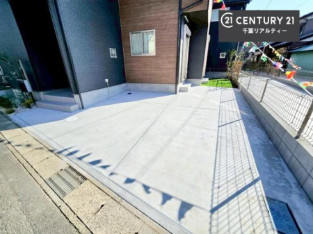 ���ԏ� ���ԃX�y�[�X��2�䕪����܂��I�Z�J���h�J�[�͂������A�o�C�N�⎩�]�ԂȂǂ��u���ꏊ�ɍ���܂���B