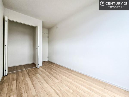 �q������ ���[�X�y�[�X�����Ă��܂��I�������X�b�L�����ڂ��鎖���ł��܂��ˁB
�Ƌ��I�΂Ȃ��V���v���ȃf�U�C���ׁ̈A�Ƌ��I�΂����C�ɓ���̋�ԍ�肪�ł������ł��ˁB