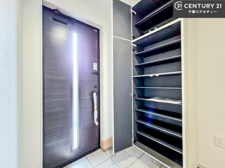 ���� �V���[�Y�{�b�N�X�t���Ȃ̂ŁA���ւ��Еt�����|�������₷���ł��I
�X�b�L���������ւŌ˂��J�����u�ԁA�������̂���S�n������Ԃ��o�}���Ă���܂��B
